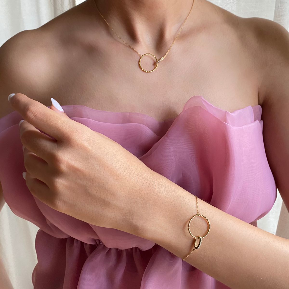 bijoux, collier, bracelet, bague, bague ajustable, bijouterie, joaillerie, raffinity, cartier,acier inoxydable, van cleef, dior, chanel, sautoir, bijoux femme, bijoux tête, accessoires femmes