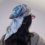 #Foulard #ModeFemme #StyleÉlégant #AccessoireChic #LookModerne #Tendance2026 #HairStyle #PolkaDots #FashionInspiration #ChicEtSimple
