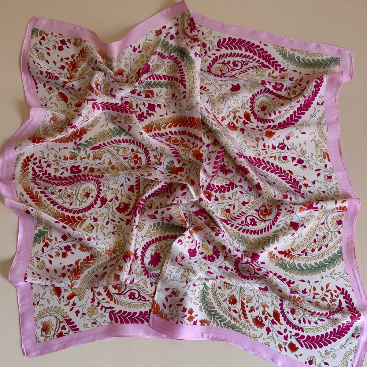 carré de soie, foulard, foulard en soie, petit foulard, accessoires pour femmes