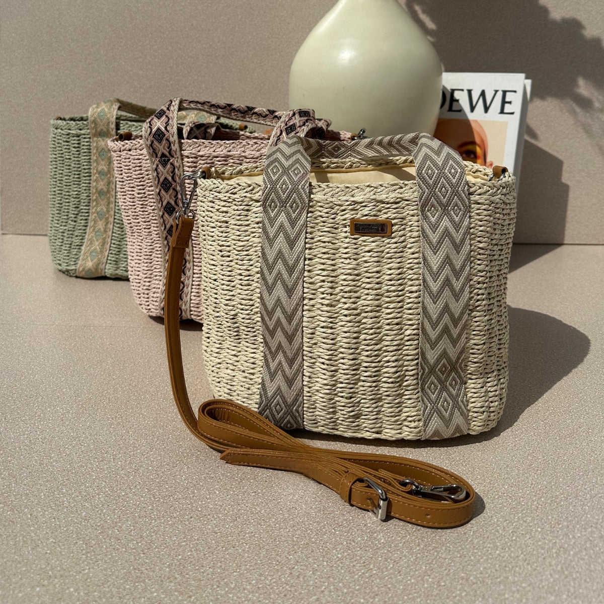 Sac à bandoulière en paille rigide couleur beige avec ceinture camel&nbsp;  Dimension: 33cm*15cm*20cm  Origine : Importé de France&nbsp;SAC A main, sac plage sac en ligne sac maroc