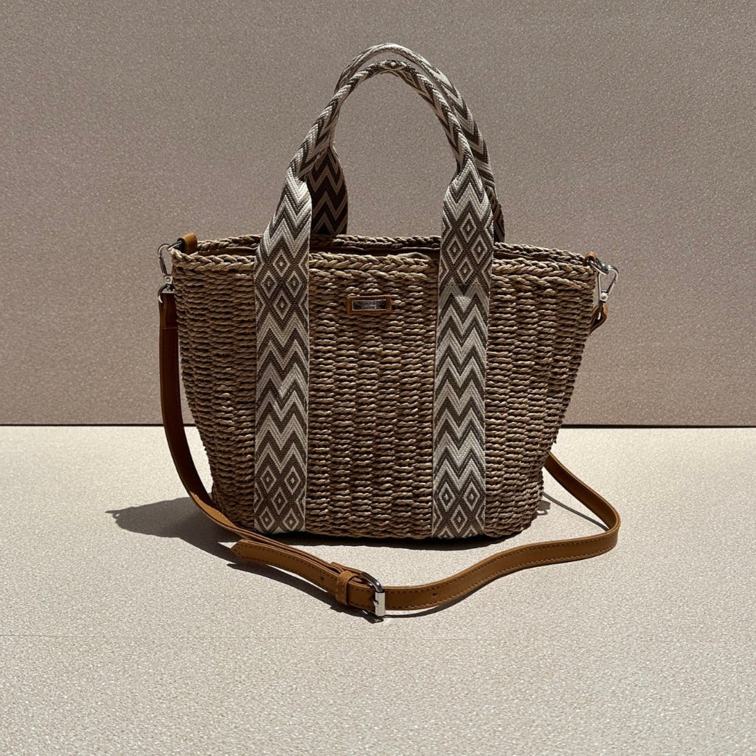 Sac à bandoulière en paille rigide couleur beige avec ceinture camel&nbsp;  Dimension: 33cm*15cm*20cm  Origine : Importé de France&nbsp;SAC A main, sac plage sac en ligne sac maroc