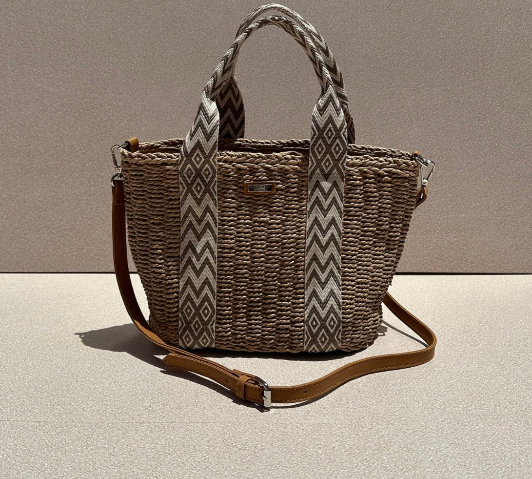 Sac à bandoulière en paille rigide couleur beige avec ceinture camel&nbsp;  Dimension: 33cm*15cm*20cm  Origine : Importé de France&nbsp;SAC A main, sac plage sac en ligne sac maroc