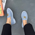 Loafer couleur bleu en daim synthétique confortable avec motif gold maison murielle mocasssins femmes, mocassin ete 2024