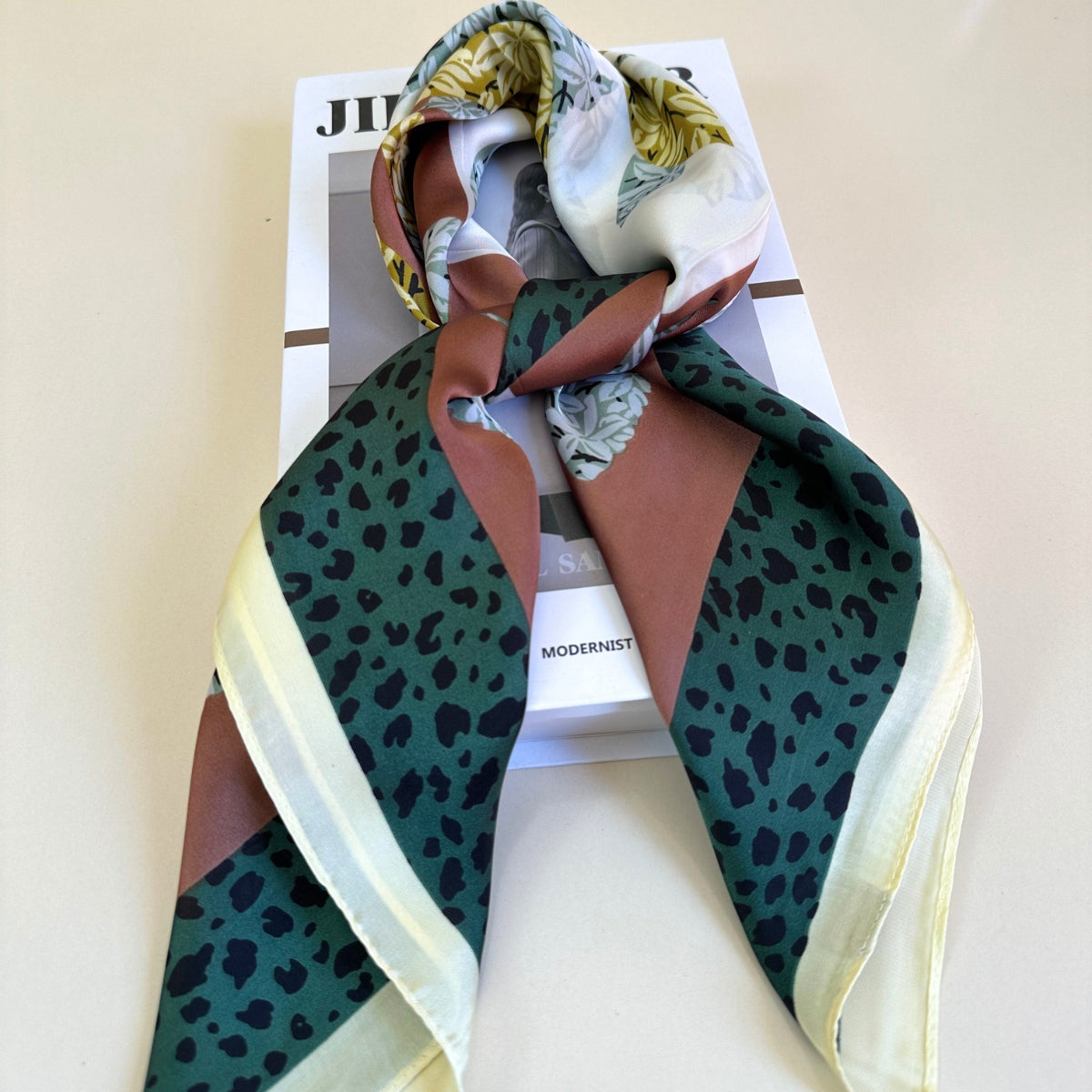 carré de soie, foulard, foulard en soie, petit foulard, accessoires pour femmes