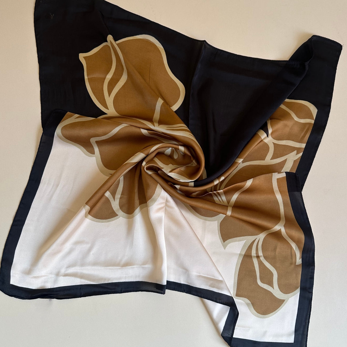 carré de soie, foulard, foulard en soie, petit foulard, accessoires pour femmes