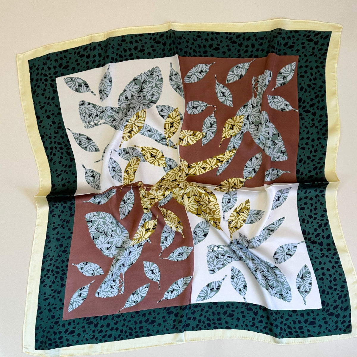 carré de soie, foulard, foulard en soie, petit foulard, accessoires pour femmes