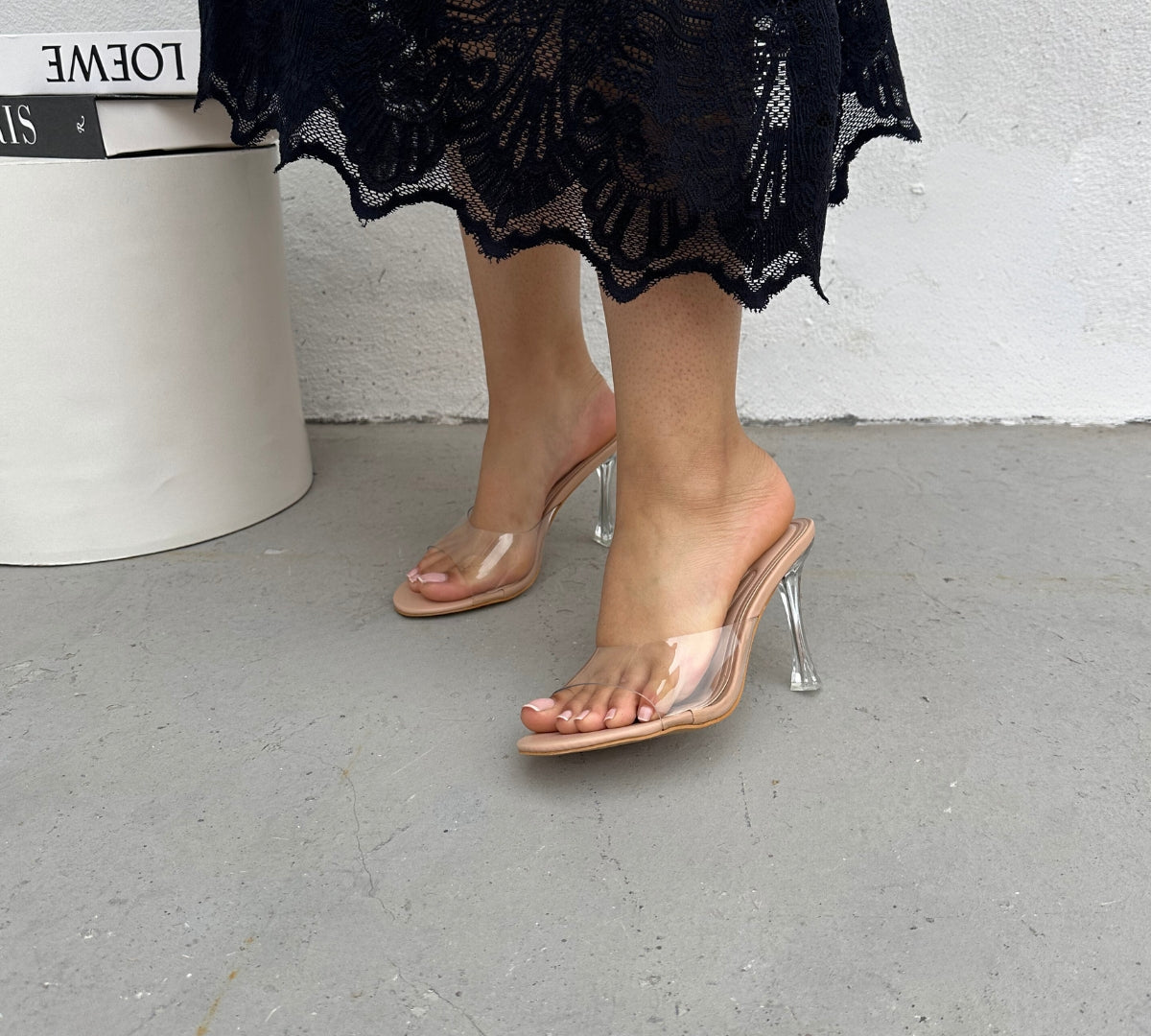 Ces sandales transparentes à talons sont idéales pour un look élégant et tendance. Avec le talon entièrement transparent, elles vous donnent une allure légère et moderne.