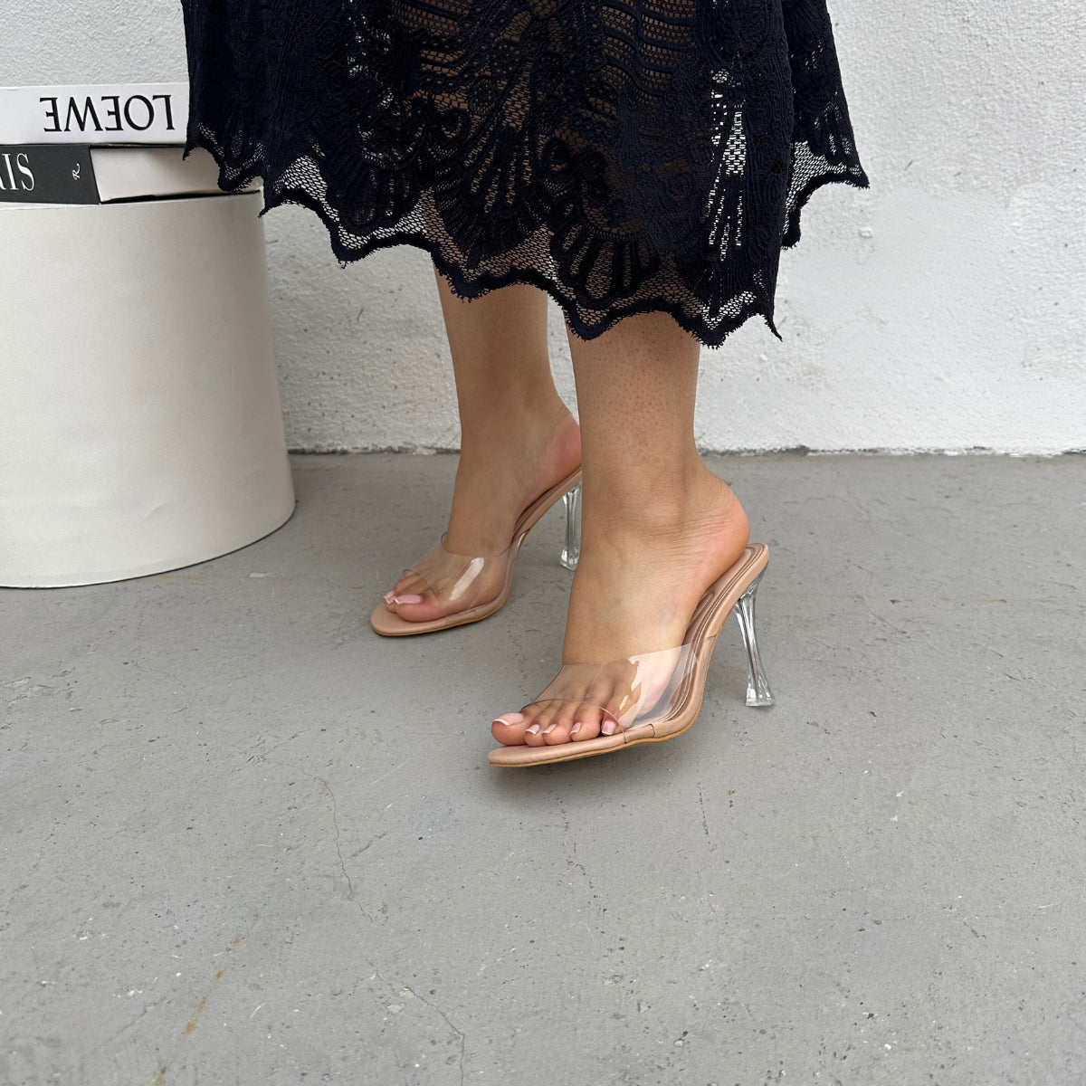 Ces sandales transparentes à talons sont idéales pour un look élégant et tendance. Avec le talon entièrement transparent, elles vous donnent une allure légère et moderne.