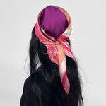 #Foulard #ModeFemme #StyleÉlégant #AccessoireChic #LookModerne #Tendance2026 #HairStyle #PolkaDots #FashionInspiration #ChicEtSimple
