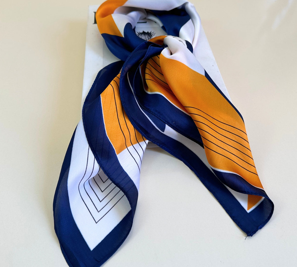 carré de soie, foulard, foulard en soie, petit foulard, accessoires pour femmes