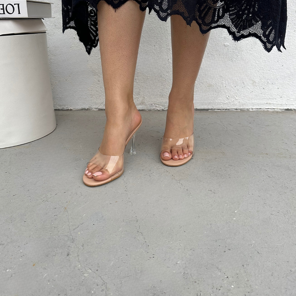 Ces sandales transparentes à talons sont idéales pour un look élégant et tendance. Avec le talon entièrement transparent, elles vous donnent une allure légère et moderne.