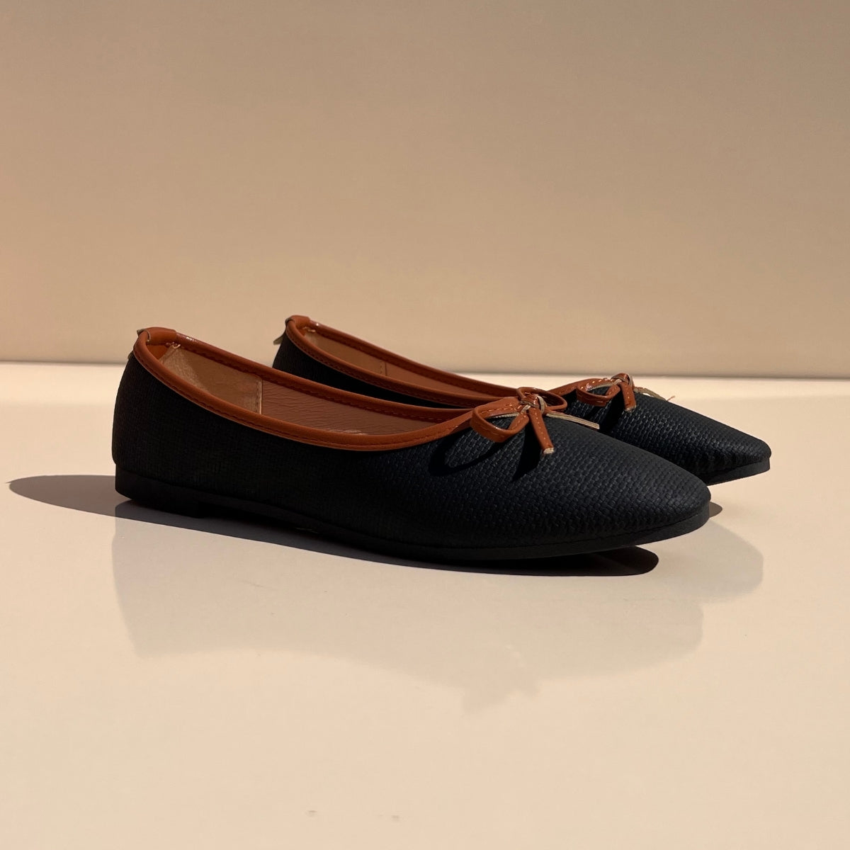 mocassin femme luxe, mocassins maroc, mocassins femme cuir , mocassin lora piana, mocassins casablanca, mocassin pour femme tendance,derbies femme, derbies femme maroc, derbies femme tamaris, derbies femme jonak,
ballerine femme , ballerine femme confortable, ballerine tendance, ballerine chanel,