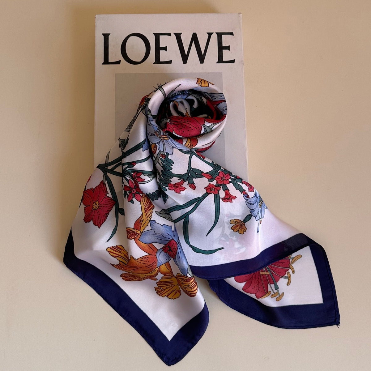 carré de soie, foulard, foulard en soie, petit foulard, accessoires pour femmes