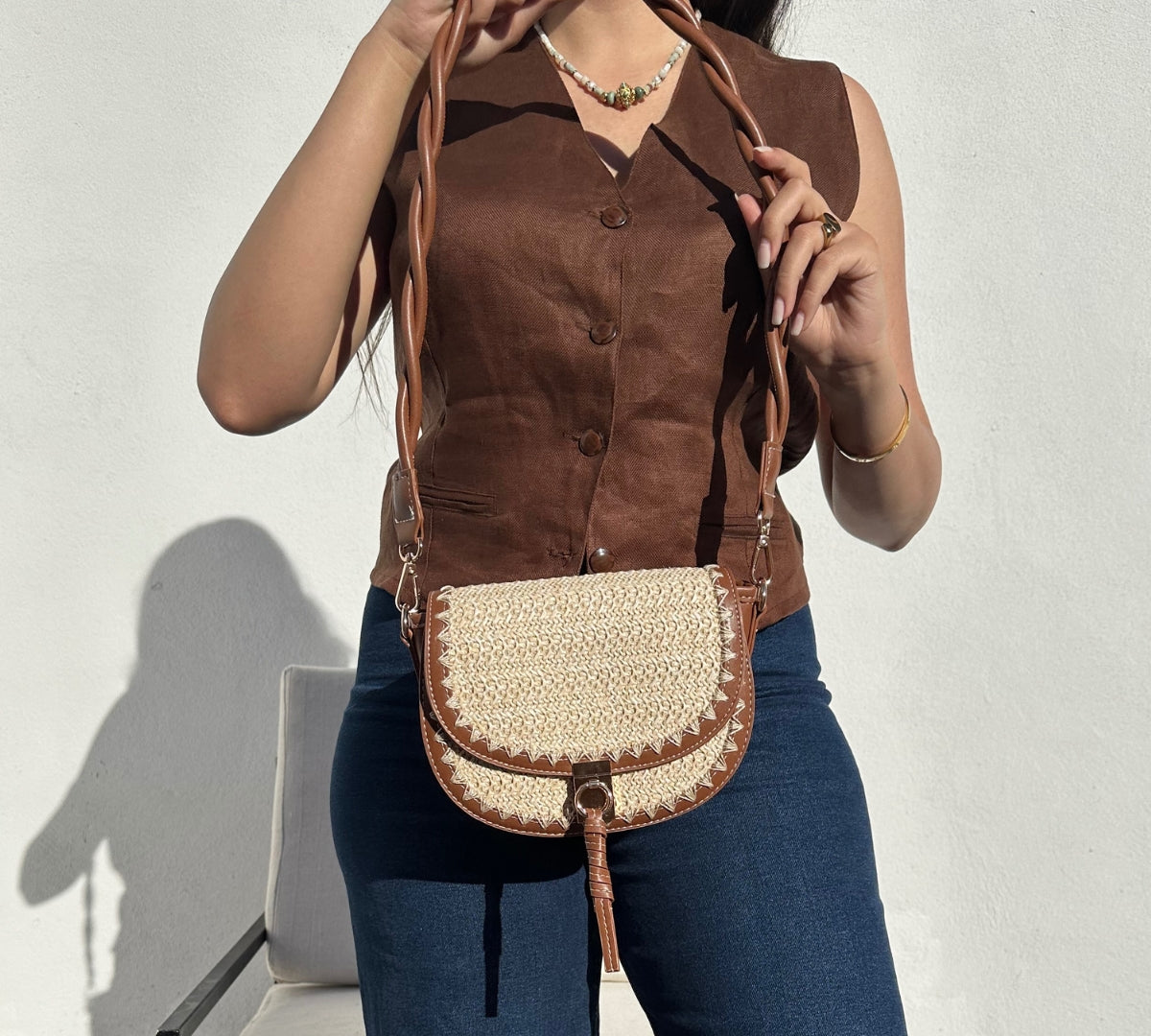 Sac crossbody en cuir synthétique et raphia couleur camel Dimension: 23cm*7.5cm*15.5m Cuir de qualité premium