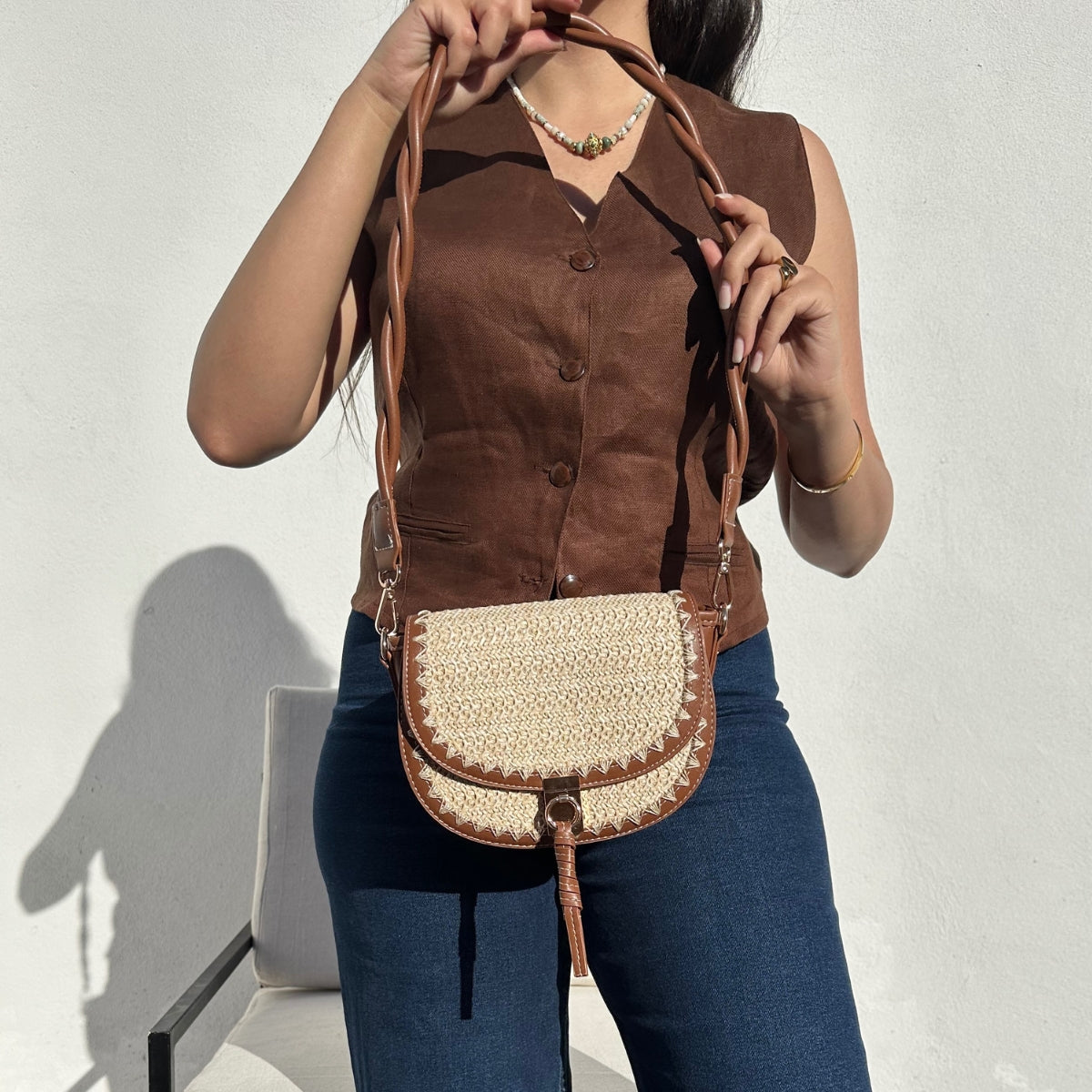 Sac crossbody en cuir synthétique et raphia couleur camel Dimension: 23cm*7.5cm*15.5m Cuir de qualité premium