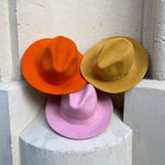 Chapeau rose orange et moutarde  en laine - unisex