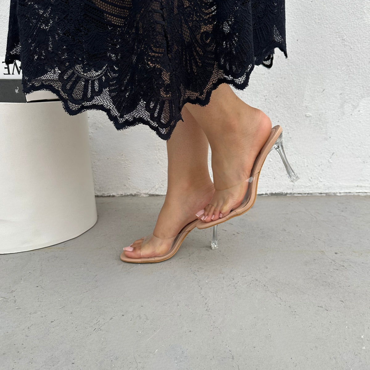 Ces sandales transparentes à talons sont idéales pour un look élégant et tendance. Avec le talon entièrement transparent, elles vous donnent une allure légère et moderne.