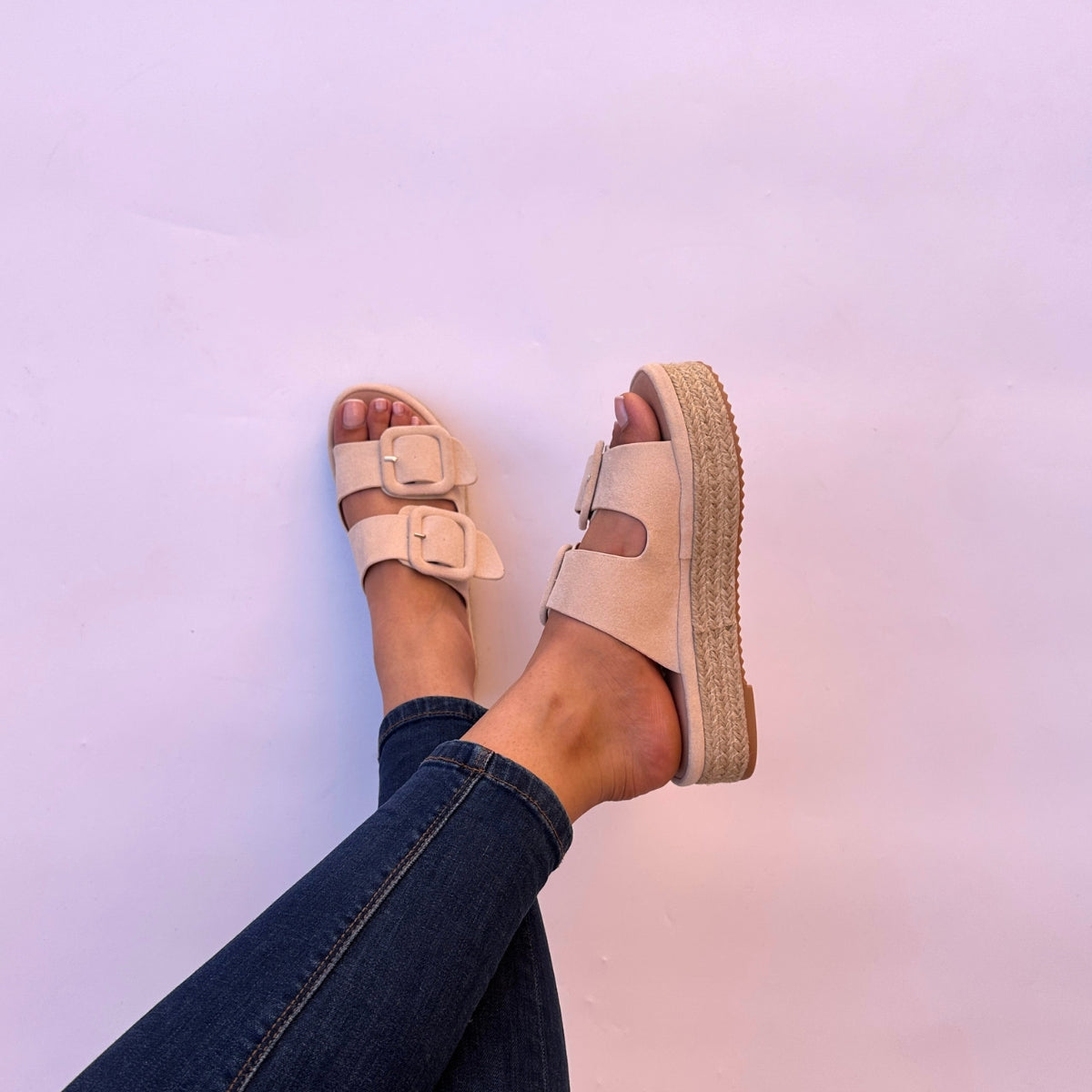 Sandales compensées en daim - Beige