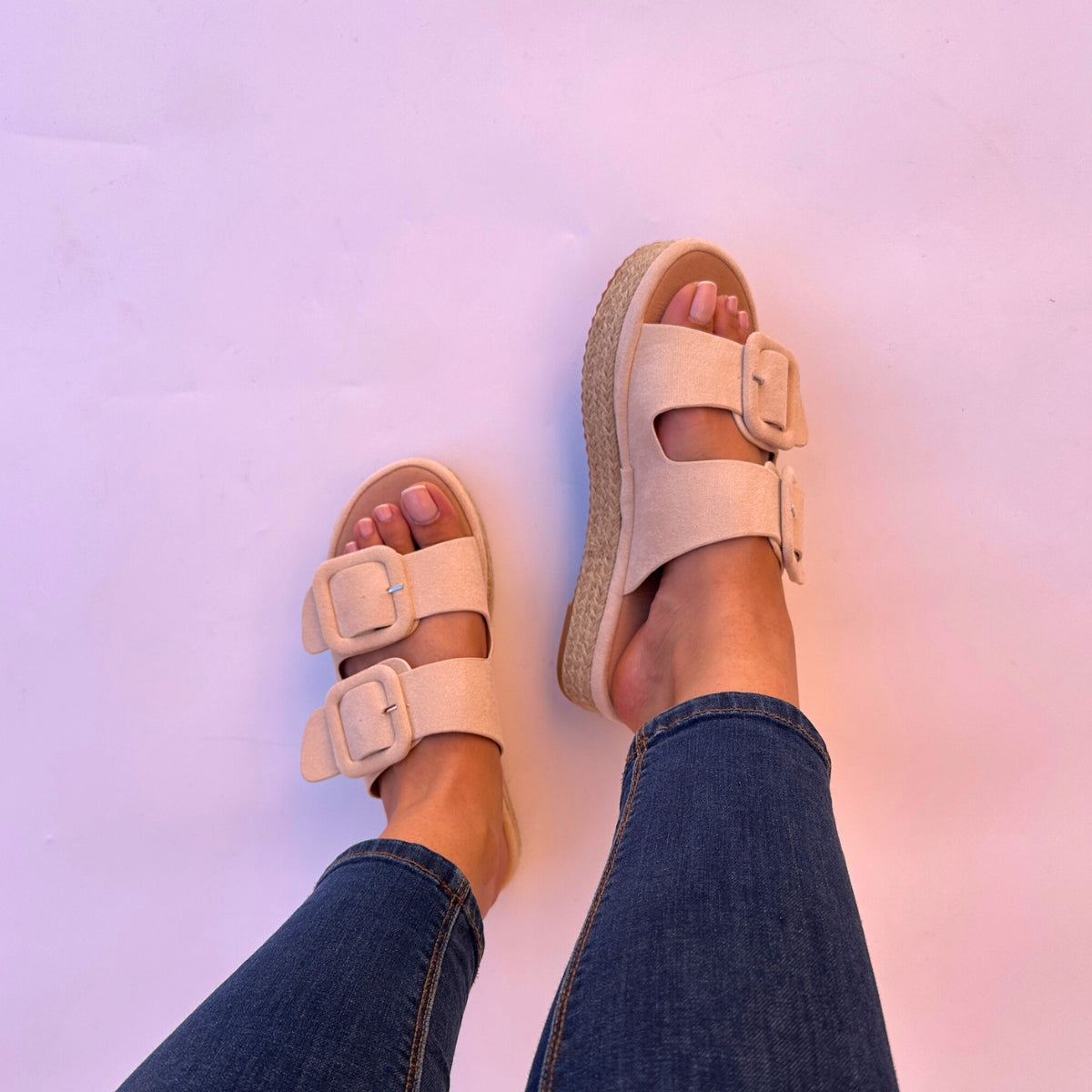 Sandales compensées en daim - Beige