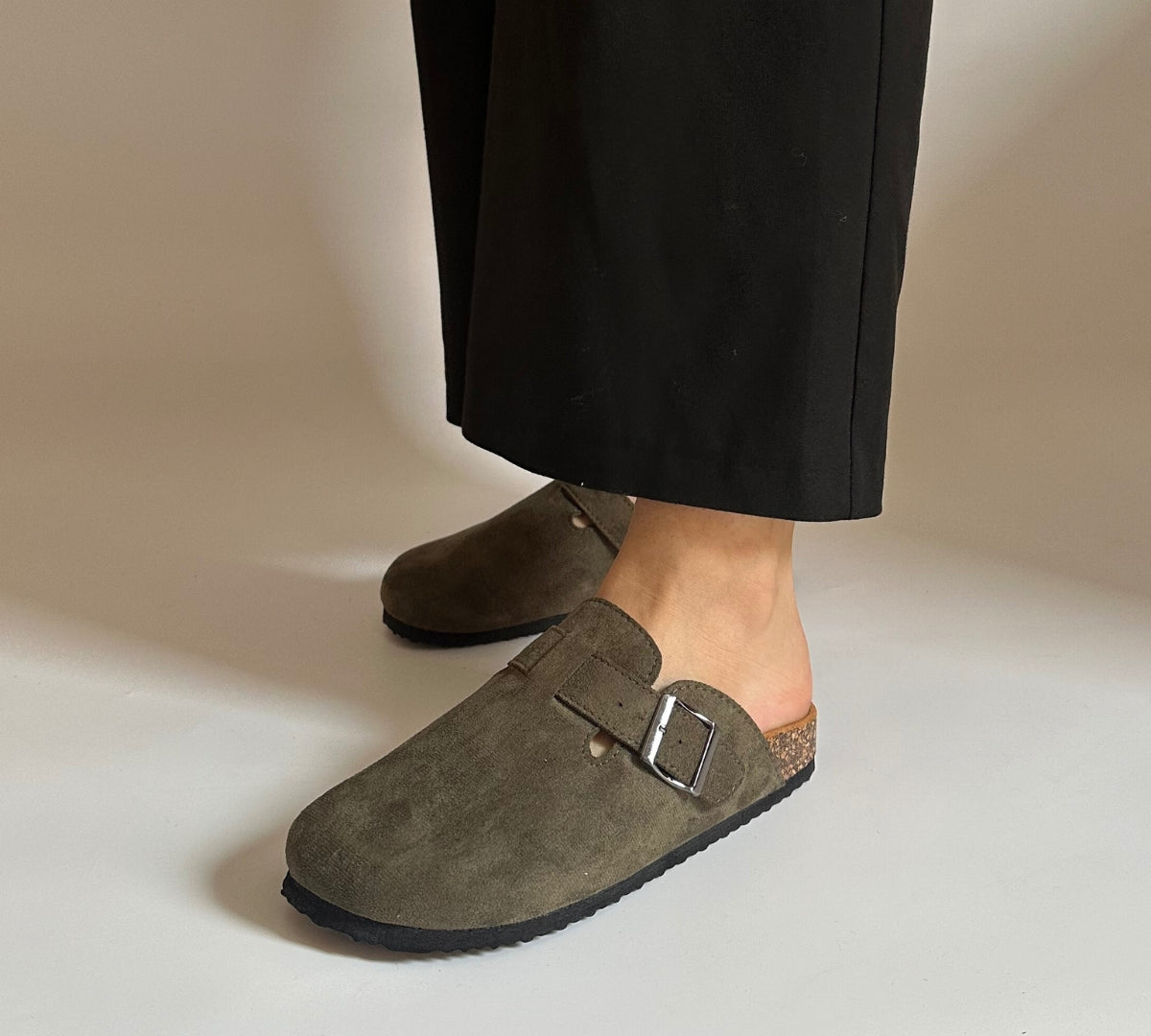 Mules en Daim couleur kaki&nbsp;confortables maison murielle