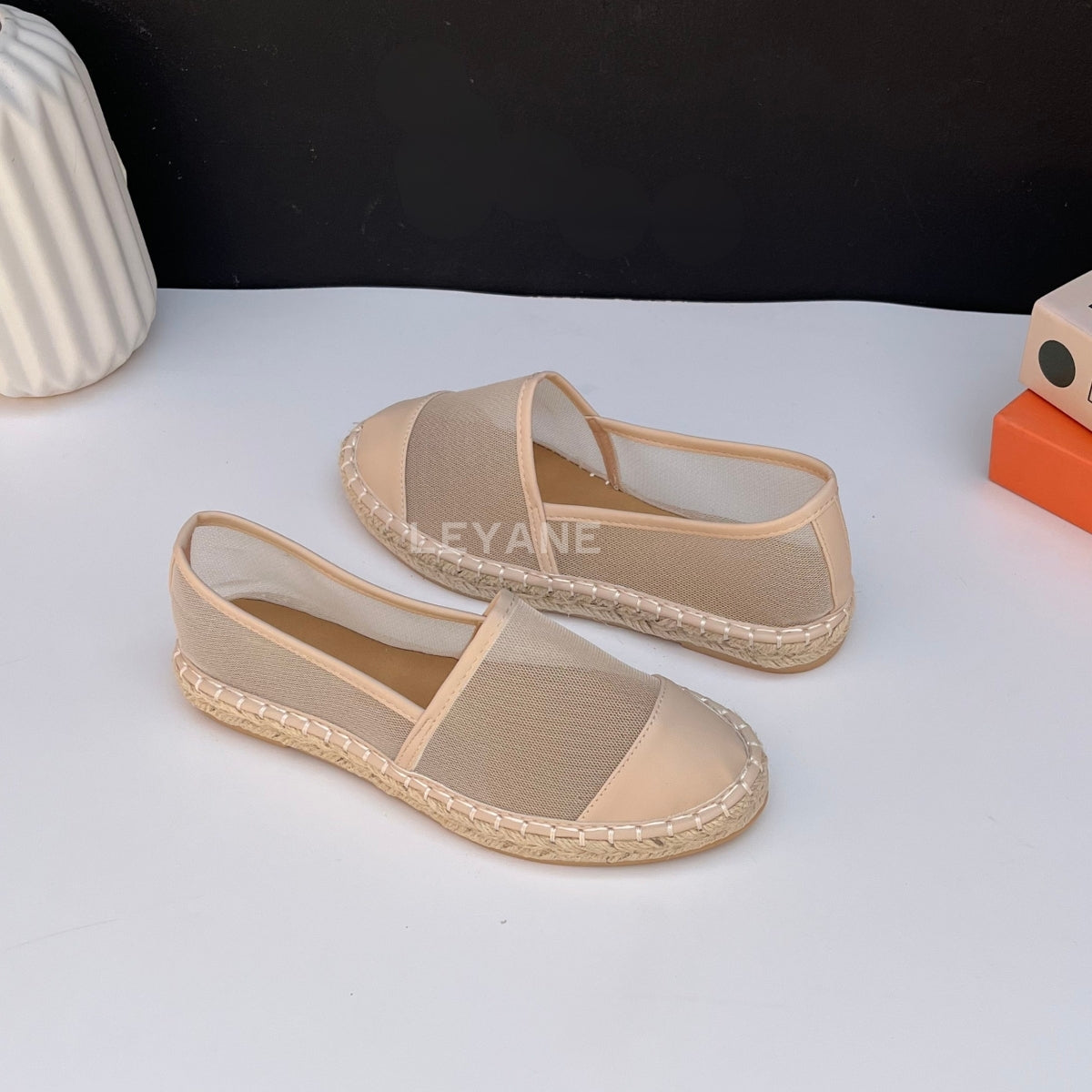 mocassin femme luxe, mocassins maroc, mocassins femme cuir , mocassin lora piana, mocassins casablanca, mocassin pour femme tendance,derbies femme, derbies femme maroc, derbies femme tamaris, derbies femme jonak,ballerine femme , ballerine femme confortable, ballerine tendance, ballerine chanel,
