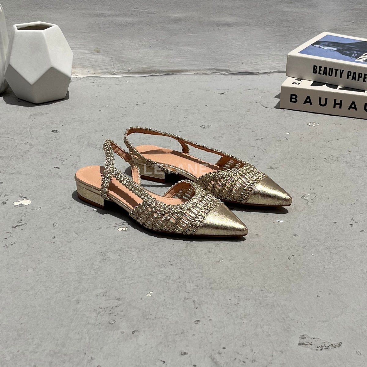 mocassin femme luxe, mocassins maroc, mocassins femme cuir , mocassin lora piana, mocassins casablanca, mocassin pour femme tendance,derbies femme, derbies femme maroc, derbies femme tamaris, derbies femme jonak,ballerine femme , ballerine femme confortable, ballerine tendance, ballerine chanel,
