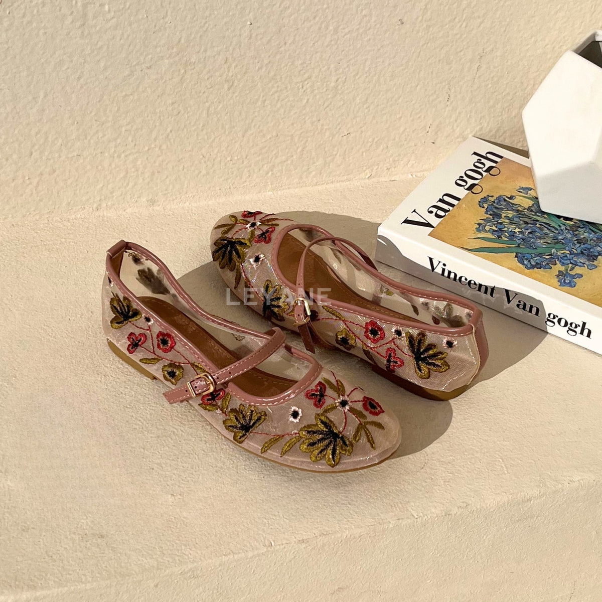 mocassin femme luxe, mocassins maroc, mocassins femme cuir , mocassin lora piana, mocassins casablanca, mocassin pour femme tendance,derbies femme, derbies femme maroc, derbies femme tamaris, derbies femme jonak,ballerine femme , ballerine femme confortable, ballerine tendance, ballerine chanel,
