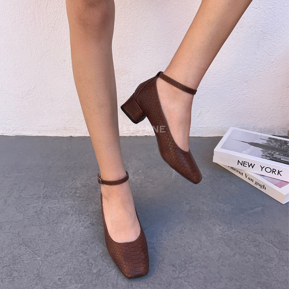 escarpin femme maroc,escarpin maroc online, escarpin femme luxe, escarpins femme demi talon,chaussures femmes, aldo; chaussures maroc, chaussures zara, keyza, eram,tendance,talon ,confortable,tendance,mi-talons,chanel,style,talon femme luxe, talon femme,talon femme maroc, slingback, slingback maroc, slingback chanel,slingback shoes, escarpins slingback, slingback jonak, slingback femme,babies femme
