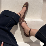 #BallerinesMarron #StyleNaturel #ÉléganceQuotidienne #LeyaneParis #ModeChic #ChaussuresTendance #LookSophistiqué