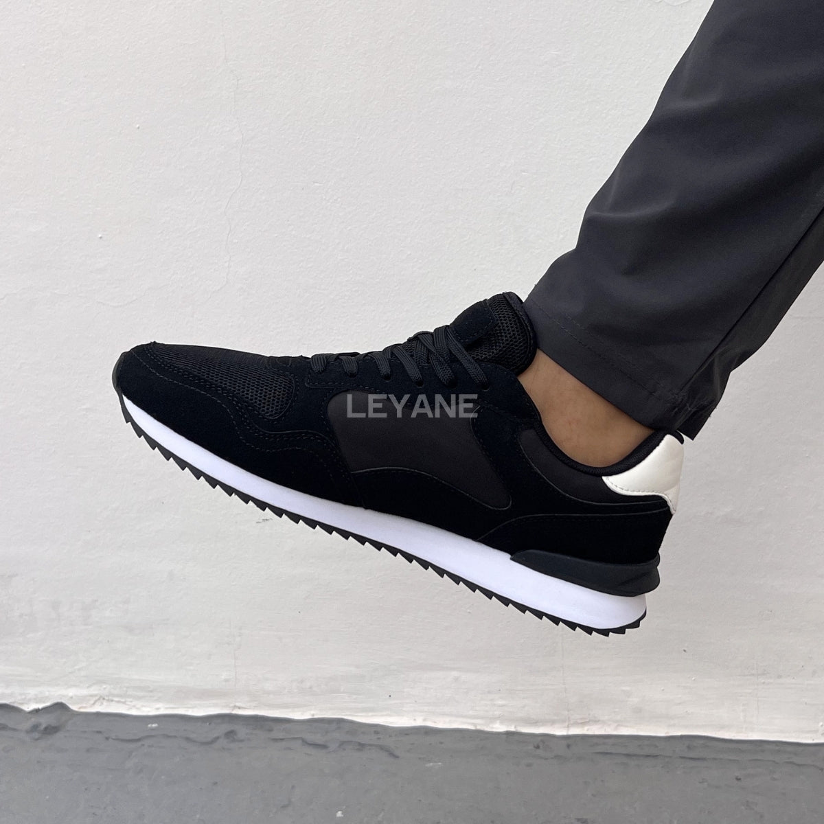 Baskets homme luxe, baskets homme Maroc, baskets homme tendance, baskets homme Casablanca, baskets homme cuir, sneakers homme élégantes, sneakers homme confortables, baskets casual homme, baskets sport chic homme, baskets blanches homme, baskets mode homme, sneakers Nike homme, sneakers Adidas homme, baskets New Balance homme, sneakers Balenciaga homme, baskets Alexander McQueen homme, baskets homme premium, sneakers homme streetwear, baskets homme modernes, baskets légères homme, chaussures sport homme ten