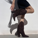 #bottines #bottinesfemme #bottinesfranges #bottineschic #stylewestern #westernchic #bohemechic #espritcowboy #talonepais #suédine #effetdaim #lookautomne #lookhiver #tendancefemme #modefemme #fashionstyle #ootdfemme #styleinspo