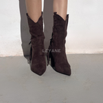 #bottines #bottinesfemme #bottinesfranges #bottineschic #stylewestern #westernchic #bohemechic #espritcowboy #talonepais #suédine #effetdaim #lookautomne #lookhiver #tendancefemme #modefemme #fashionstyle #ootdfemme #styleinspo