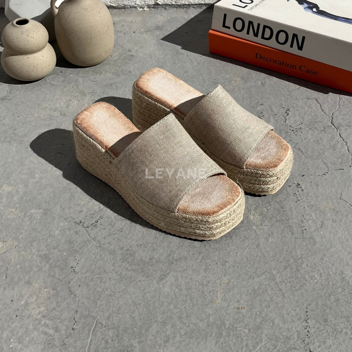 sandale plate, sandale maroc , sandale chunky, chaussures maroc, sandale femme, sandale zara, sandale été, sandals confortables, mules en daim, mules en crochets, mules maroc, mules femmes, mules tendance, sandale et mule, sabots femme
