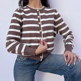 cardigan femme, cardigan élégant, cardigan chic, cardigan soirée, cardigan habillé, cardigan tendance, cardigan mode, cardigan en ligne, cardigan manches longues, cardigan manches courtes, cardigan maille, cardigan en laine, cardigan doux, cardigan oversize, cardigan ajusté, cardigan coupe droite, cardigan col V, cardigan boutonné, cardigan à boutons, cardigan basique, cardigan minimaliste, cardigan moderne, cardigan bureau, cardigan casual chic, cardigan de soirée, cardigan pour événement, cardigan pour tr