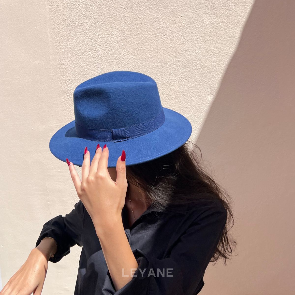 CHAPEAU EN LAINE UNISEX EN BLEU ROYAL - CHAPEAU MAISON MURIELLE MAROC