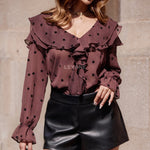 chemis femme, chemise élégante, chemise chic, chemise soirée, chemise habillée, chemise tendance, chemise mode, chemise en ligne, chemise manches longues, chemise manches courtes, chemise fluide, chemise oversize, chemise ajustée, chemise col classique, chemise col V, chemise satinée, chemise blanche, chemise noire, chemise beige, chemise marron, chemise zara style, chemise moderne, chemise minimaliste, chemise bureau, chemise casual chic, chemise de soirée, chemise pour événement, chemise pour travail, che