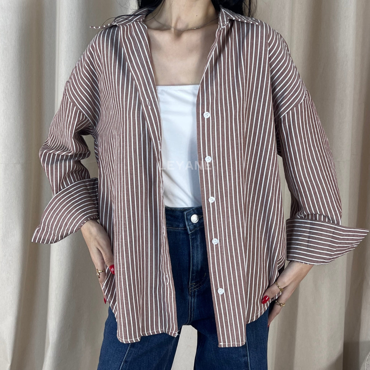  chemise femme, chemise élégante, chemise chic, chemise soirée, chemise habillée, chemise tendance, chemise mode, chemise en ligne, chemise manches longues, chemise manches courtes, chemise fluide, chemise oversize, chemise ajustée, chemise col classique, chemise col V, chemise satinée, chemise blanche, chemise noire, chemise beige, chemise marron, chemise zara style, chemise moderne, chemise minimaliste, chemise bureau, chemise casual chic, chemise de soirée, chemise pour événement, chemise pour travail, c