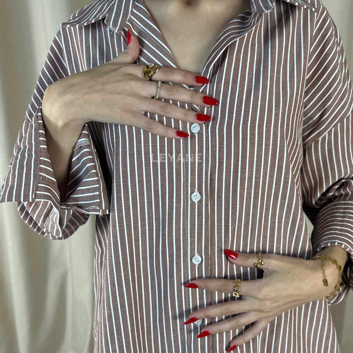  chemise femme, chemise élégante, chemise chic, chemise soirée, chemise habillée, chemise tendance, chemise mode, chemise en ligne, chemise manches longues, chemise manches courtes, chemise fluide, chemise oversize, chemise ajustée, chemise col classique, chemise col V, chemise satinée, chemise blanche, chemise noire, chemise beige, chemise marron, chemise zara style, chemise moderne, chemise minimaliste, chemise bureau, chemise casual chic, chemise de soirée, chemise pour événement, chemise pour travail, c