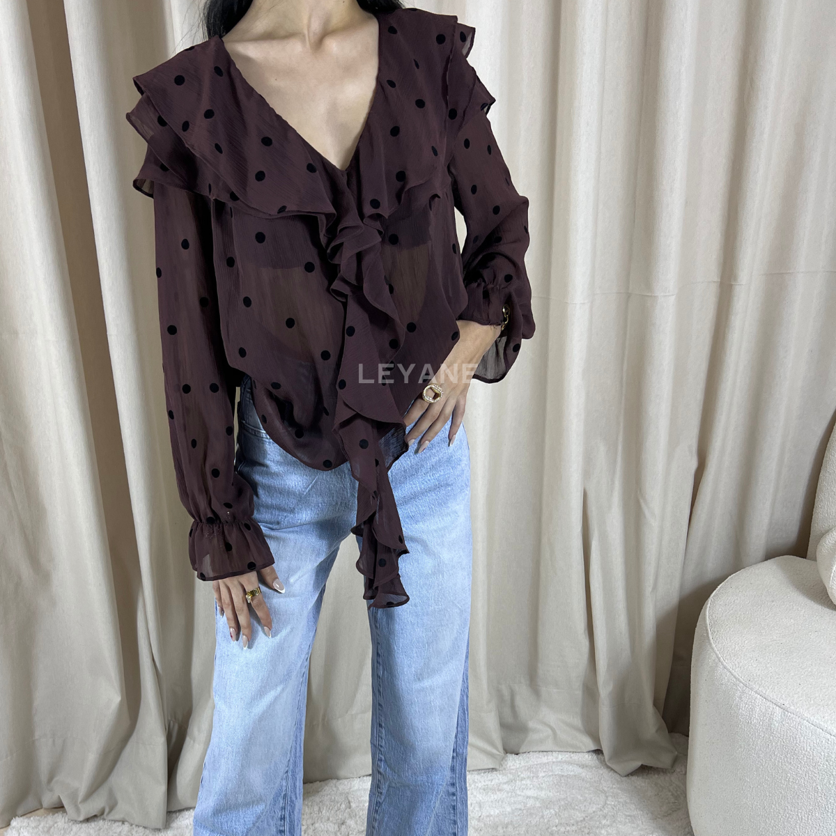 hemise femme, chemise élégante, chemise chic, chemise soirée, chemise habillée, chemise tendance, chemise mode, chemise en ligne, chemise manches longues, chemise manches courtes, chemise fluide, chemise oversize, chemise ajustée, chemise col classique, chemise col V, chemise satinée, chemise blanche, chemise noire, chemise beige, chemise marron, chemise zara style, chemise moderne, chemise minimaliste, chemise bureau, chemise casual chic, chemise de soirée, chemise pour événement, chemise pour travail, che