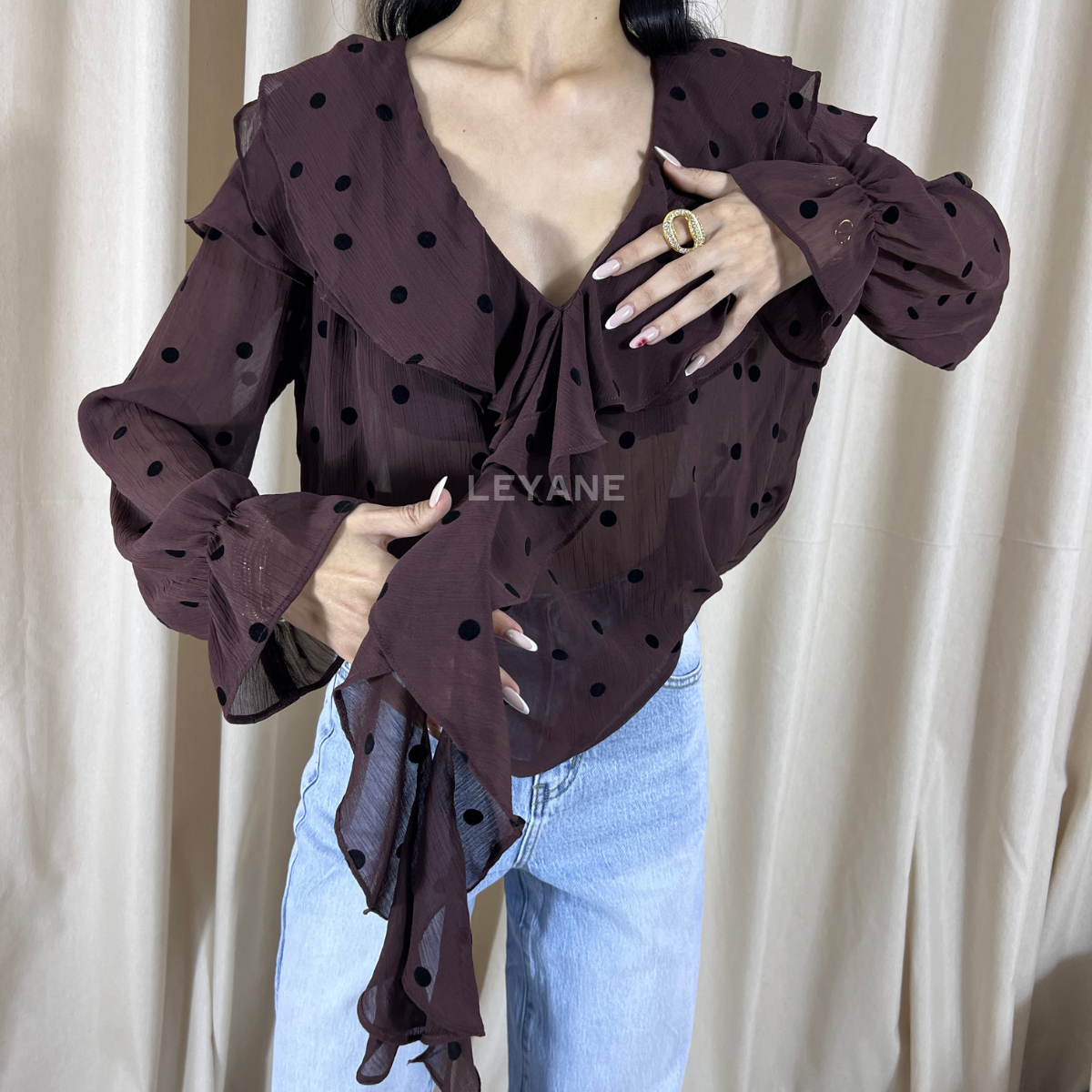 hemise femme, chemise élégante, chemise chic, chemise soirée, chemise habillée, chemise tendance, chemise mode, chemise en ligne, chemise manches longues, chemise manches courtes, chemise fluide, chemise oversize, chemise ajustée, chemise col classique, chemise col V, chemise satinée, chemise blanche, chemise noire, chemise beige, chemise marron, chemise zara style, chemise moderne, chemise minimaliste, chemise bureau, chemise casual chic, chemise de soirée, chemise pour événement, chemise pour travail, che