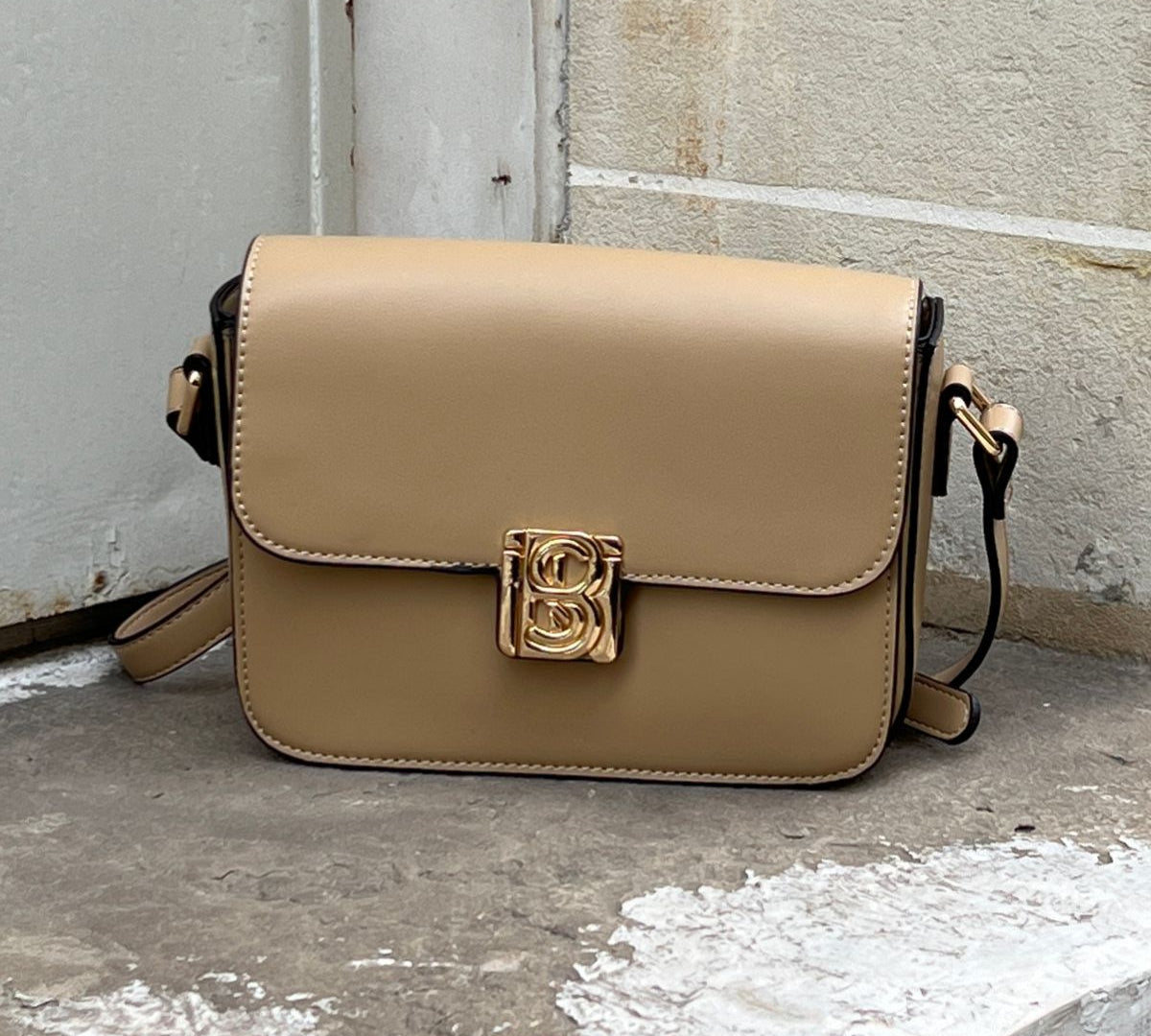 Sac porté épaule couleur beige fournie avec sa bandoulière, sac femme, sac maroc, sac  en ligne, sac femme au maroc