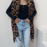 foulard femme, foulard élégant, foulard chic, foulard classique, foulard moderne, foulard tendance, foulard intemporel, foulard luxe, foulard premium, foulard soie, foulard satin, foulard mousseline, foulard léger, foulard doux, foulard fluide, foulard imprimé, foulard uni, foulard à motifs, foulard minimaliste, foulard clean look, foulard fashion, foulard stylé, foulard habillé, foulard quotidien, foulard casual, foulard workwear, foulard bureau, foulard soirée, foulard polyvalent, foulard carré, foulard l