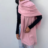 foulard femme, foulard élégant, foulard chic, foulard classique, foulard moderne, foulard tendance, foulard intemporel, foulard luxe, foulard premium, foulard soie, foulard satin, foulard mousseline, foulard léger, foulard doux, foulard fluide, foulard imprimé, foulard uni, foulard à motifs, foulard minimaliste, foulard clean look, foulard fashion, foulard stylé, foulard habillé, foulard quotidien, foulard casual, foulard workwear, foulard bureau, foulard soirée, foulard polyvalent, foulard carré, foulard l