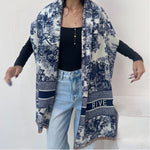 foulard femme, foulard élégant, foulard chic, foulard classique, foulard moderne, foulard tendance, foulard intemporel, foulard luxe, foulard premium, foulard soie, foulard satin, foulard mousseline, foulard léger, foulard doux, foulard fluide, foulard imprimé, foulard uni, foulard à motifs, foulard minimaliste, foulard clean look, foulard fashion, foulard stylé, foulard habillé, foulard quotidien, foulard casual, foulard workwear, foulard bureau, foulard soirée, foulard polyvalent, foulard carré, foulard l