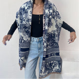 foulard femme, foulard élégant, foulard chic, foulard classique, foulard moderne, foulard tendance, foulard intemporel, foulard luxe, foulard premium, foulard soie, foulard satin, foulard mousseline, foulard léger, foulard doux, foulard fluide, foulard imprimé, foulard uni, foulard à motifs, foulard minimaliste, foulard clean look, foulard fashion, foulard stylé, foulard habillé, foulard quotidien, foulard casual, foulard workwear, foulard bureau, foulard soirée, foulard polyvalent, foulard carré, foulard l
