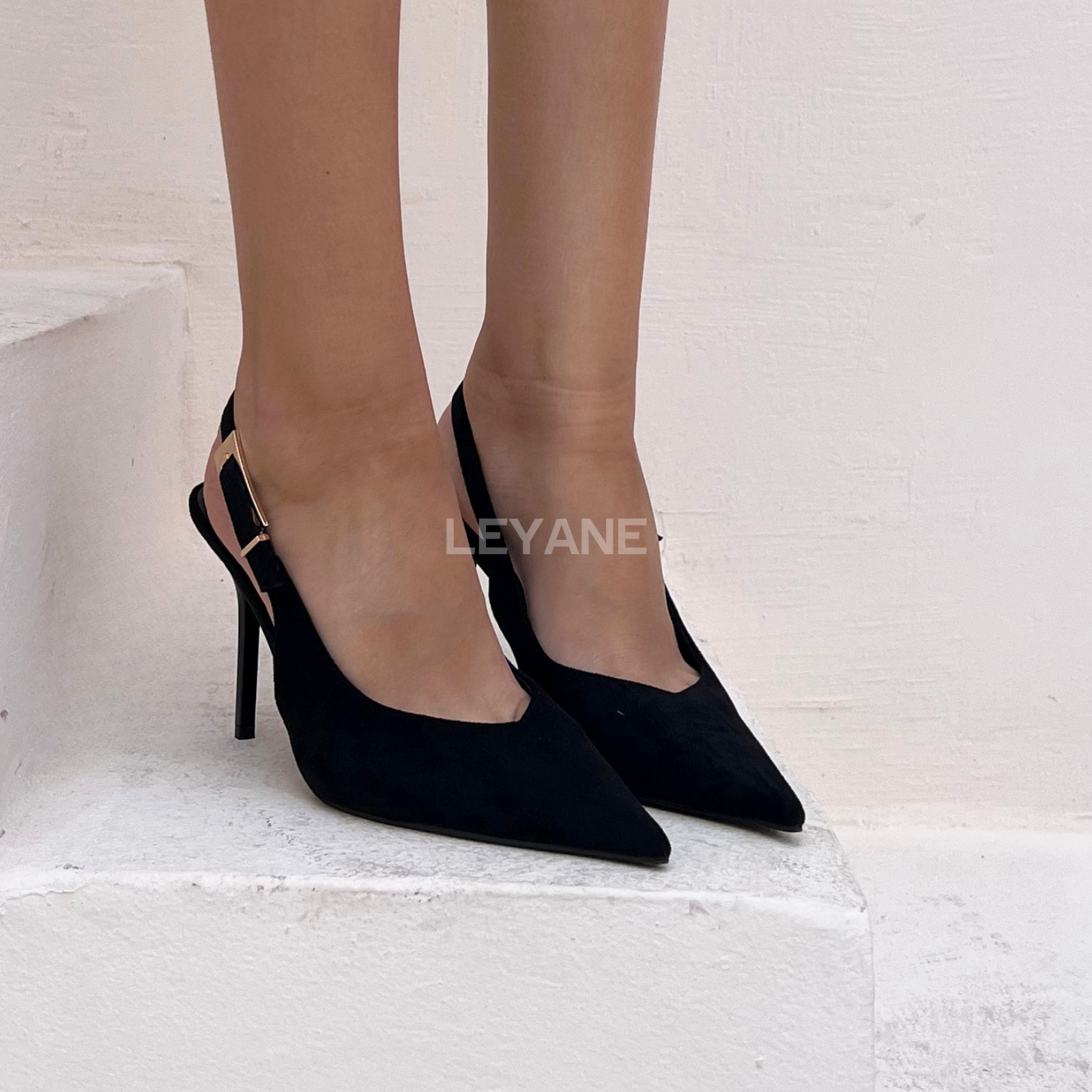 escarpins femme, escarpins à talons, escarpins talon haut, escarpins talon moyen, escarpins talon confortable, escarpins talon fin, escarpins talon carré, escarpins élégants, escarpins chic, escarpins classiques, escarpins modernes, escarpins tendance, escarpins intemporels, escarpins soirée, escarpins habillés, escarpins bureau, escarpins workwear, escarpins minimalistes, escarpins bout pointu, escarpins bout fermé, escarpins bride arrière, slingback femme, escarpins vernis, escarpins en daim, escarpins en