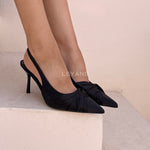 escarpins femme, escarpins à talons, escarpins talon haut, escarpins talon moyen, escarpins talon confortable, escarpins talon fin, escarpins talon carré, escarpins élégants, escarpins chic, escarpins classiques, escarpins modernes, escarpins tendance, escarpins intemporels, escarpins soirée, escarpins habillés, escarpins bureau, escarpins workwear, escarpins minimalistes, escarpins bout pointu, escarpins bout fermé, escarpins bride arrière, slingback femme, escarpins vernis, escarpins en daim, escarpins en