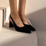 escarpins femme, escarpins à talons, escarpins talon haut, escarpins talon moyen, escarpins talon confortable, escarpins talon fin, escarpins talon carré, escarpins élégants, escarpins chic, escarpins classiques, escarpins modernes, escarpins tendance, escarpins intemporels, escarpins soirée, escarpins habillés, escarpins bureau, escarpins workwear, escarpins minimalistes, escarpins bout pointu, escarpins bout fermé, escarpins bride arrière, slingback femme, escarpins vernis, escarpins en daim, escarpins en