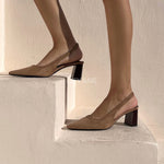 escarpins femme, escarpins à talons, escarpins talon haut, escarpins talon moyen, escarpins talon confortable, escarpins talon fin, escarpins talon carré, escarpins élégants, escarpins chic, escarpins classiques, escarpins modernes, escarpins tendance, escarpins intemporels, escarpins soirée, escarpins habillés, escarpins bureau, escarpins workwear, escarpins minimalistes, escarpins bout pointu, escarpins bout fermé, escarpins bride arrière, slingback femme, escarpins vernis, escarpins en daim, escarpins en