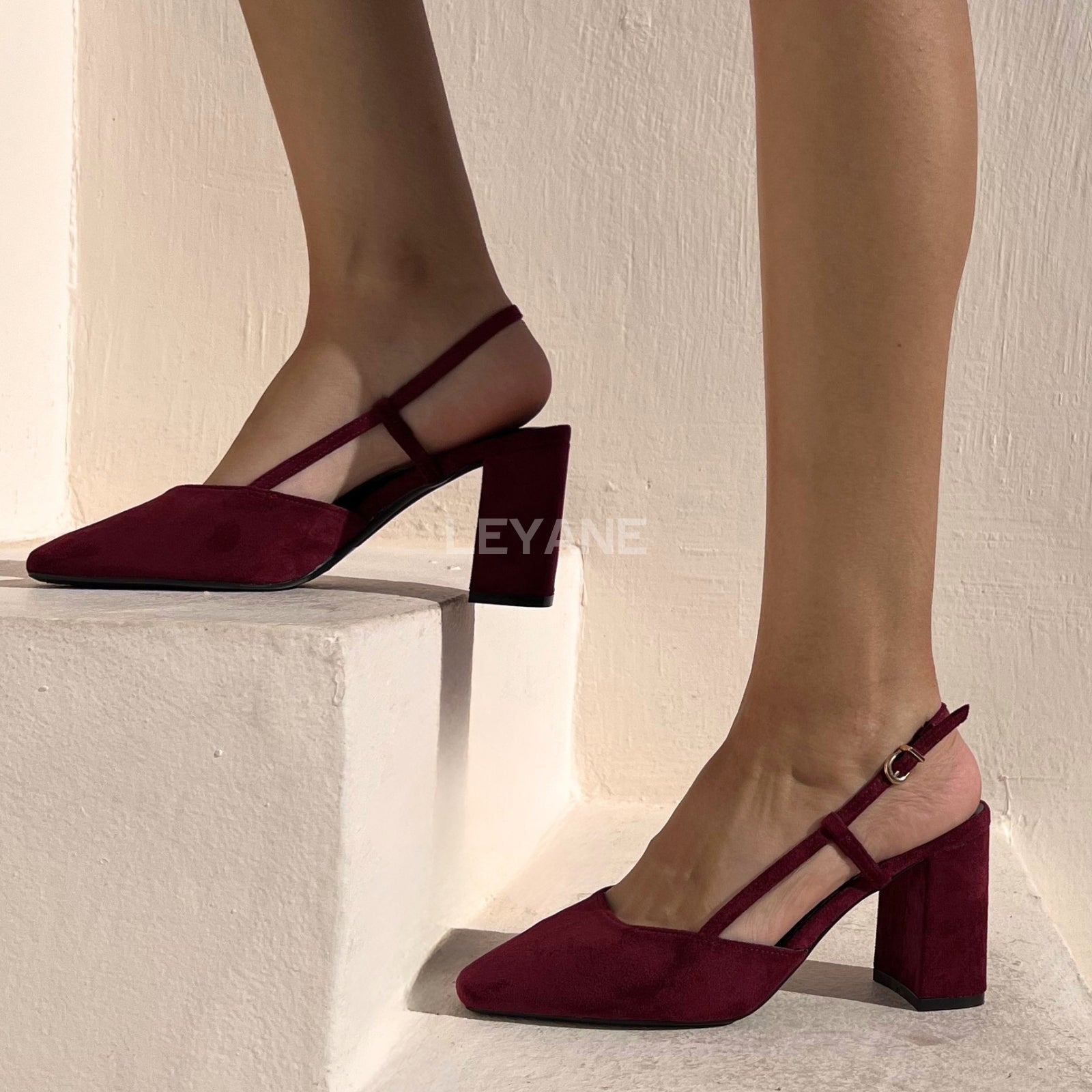 escarpins femme, escarpins à talons, escarpins talon haut, escarpins talon moyen, escarpins talon confortable, escarpins talon fin, escarpins talon carré, escarpins élégants, escarpins chic, escarpins classiques, escarpins modernes, escarpins tendance, escarpins intemporels, escarpins soirée, escarpins habillés, escarpins bureau, escarpins workwear, escarpins minimalistes, escarpins bout pointu, escarpins bout fermé, escarpins bride arrière, slingback femme, escarpins vernis, escarpins en daim, escarpins en